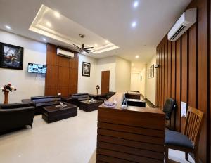 a large living room with couches and a tv at Hotel bhawani palace Pipalkoti in Pīpalkoti