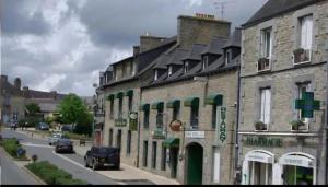 a car is parked in front of a building at LE RELAIS DU mene in Le Gouray