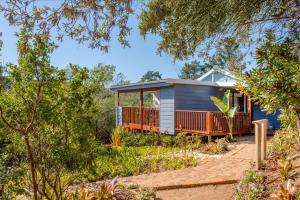 a tiny house in the middle of the bush at Mountainview Sedgefield in Sedgefield