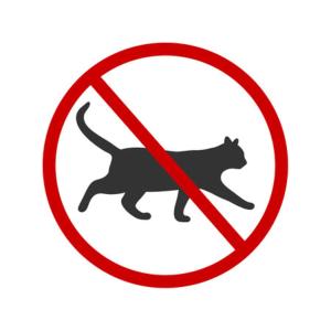 a prohibitory sign with a black cat in a red circle at Villa Paradise in Capo Vaticano
