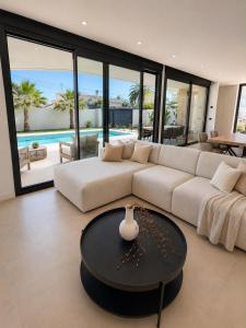 a living room with a white couch and a table at Our long Vacation in Quesada in Ciudad Quesada