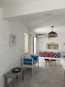 a living room with a couch and a table at LA MAISON D'HELENE in Naousa
