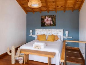a bedroom with a white bed with a wooden ceiling at Casa Ada con Terraza Panorámica al Roque Bentayga by Canarias Prime Homes in Tejeda