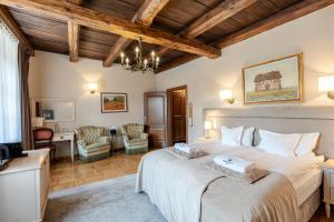 a bedroom with a large bed in a room at Hotel Rubinstein in Krakow +66 photos
