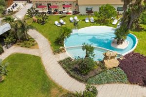 an overhead view of a swimming pool in a resort at Zurafa Resort in Terrauzza
