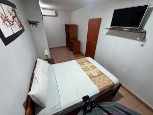 A television and/or entertainment centre at Borus Hotel