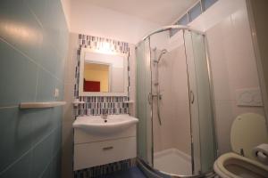 a bathroom with a shower and a sink and a toilet at Perla Residence - Salve in Salve