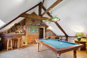 a room with a pool table in a room at La Prairie de Vassy in Vassy