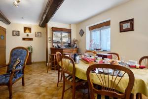 a kitchen and dining room with a table and chairs at La Prairie de Vassy in Vassy