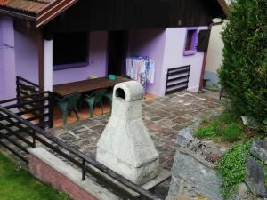 a house with a statue in the yard at Gîte de montagne in Ventron