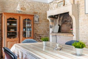 a dining room with a table and a fireplace at Gite de l'Ocean in Genouillé