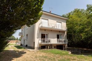 a building with two balconies on the side of it at Malpensa Garden in Case Nuove