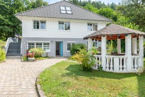 a house with a gazebo in the yard at Ferienwohnung Marina in Stockach