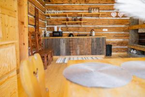 a room with a table and chairs in a cabin at Ad Matrem in Zubrzyca Dolna +106 photos