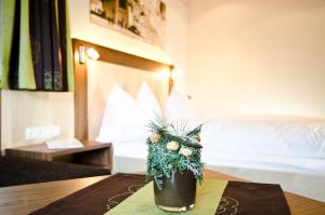 A bed or beds in a room at Hotel Tannenhof