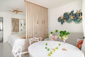 a white room with a table and a bed at Vittorio Fabulous View in Tías