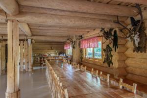 a row of benches in a room with wooden walls at Usedlost u rybníka in Velký Bor