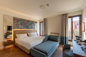 a hotel room with a bed and a couch at Hotel San Samuele in Venice