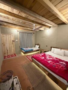 a bedroom with two beds in a room at MUD ROOMS by MANOKUR- E- BASA in Minapin +16 photos