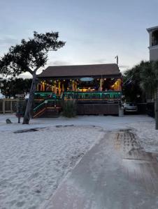 a restaurant with a tree in front of a building at Sandy Toes Getaway in Hilton Head Island