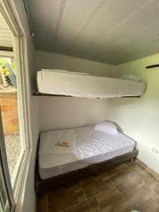 a small room with a bed and two shelves at Santo Cristo in Tena