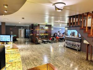 Televisyen dan/atau pusat hiburan di Hotel Nutibara +83 gambar