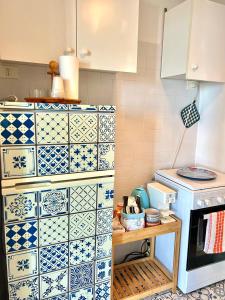 a kitchen with blue and white tiles on the wall at Casetta San Menaio in San Menaio +14 photos