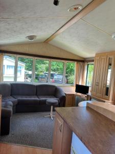 a living room with a couch and a table at 31 Mobile Home Lemon Park Devon in Bickington