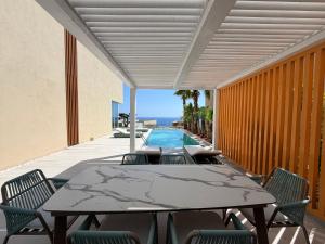 a patio with a table and chairs and a pool at Villa Azul in Palasë