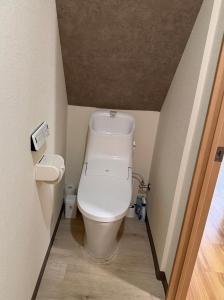 a bathroom with a toilet in a small room at Lee house 佳 別荘 一戸建て貸切の宿 in Osaka +8 photos