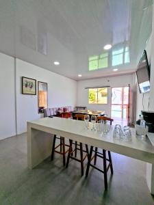 a living room with a large white table with glasses on it at Suite Meridiano Direct Beach Access y AC in Ballenita