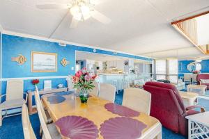a living room with a table with flowers on it at Sea Watch 1910 in Ocean City