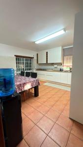 a living room with a table and a kitchen at Recanto da Paz in Pombal