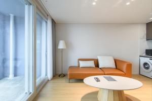 a living room with a couch and a table at 플럼바고올스위트1107 in Chosan-ni