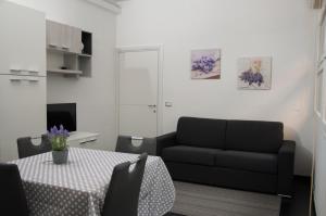 a living room with a couch and a table at 29 by Le Suite in Lugo