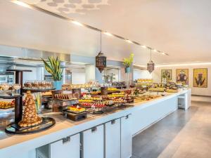 Makanan di atau berdekatan hotel