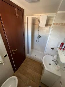 a bathroom with a shower and a toilet and a sink at Bed&Breakfast Riccio&Lella in Fiumicino +23 photos