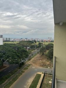 a view of a street with a city in the background at Apto en el sur de cali in Cali