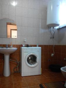 Ванна кімната в Apartments Domovik Beljaeva,5а