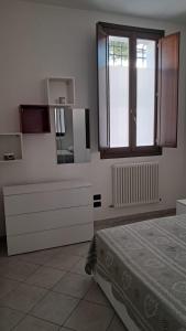 a bedroom with a bed and a large mirror at 95 by Le Suite in Lugo