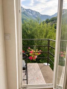 a room with a balcony with a view of mountains at Guest House Ulnika in Vusanje