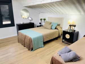 a hotel room with two beds and a mirror at Villa 1-12 Personas a 3 minutos de las playas in Villanueva de Arosa +33 photos