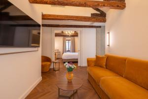 a living room with a couch and a table at Hotel San Samuele in Venice