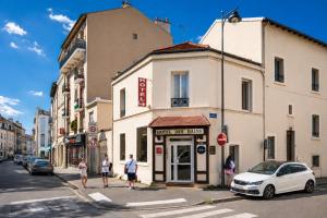 a group of people crossing a street in front of a building at Hôtel des Bains 24h 7j Paris centre à 10 min in Maisons-Alfort