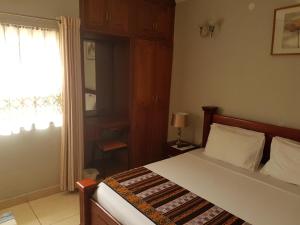 Postel nebo postele na pokoji v ubytování Benconi Lodge