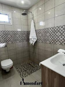 a bathroom with a toilet and a sink at Sablette mostaganem in Les Sablettes Mazagran-Plage