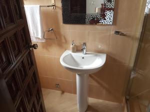 Koupelna v ubytování Benconi Lodge + 22 fotografií