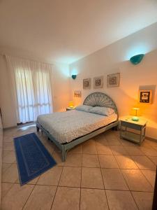 a bedroom with a bed with two tables and two lamps at La Terrazza sul Golfo in Golfo Aranci