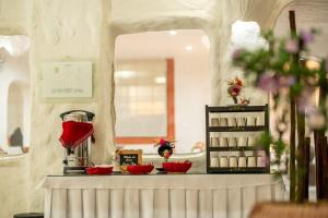 a room with a counter with a mirror at San Agustin Internacional in Cusco
