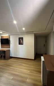 an empty room with a white wall and a table at Hotel Amazon Seasons VN in Belém